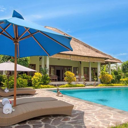 Absolute Beach Front Villa Umeanyar Екстериор снимка