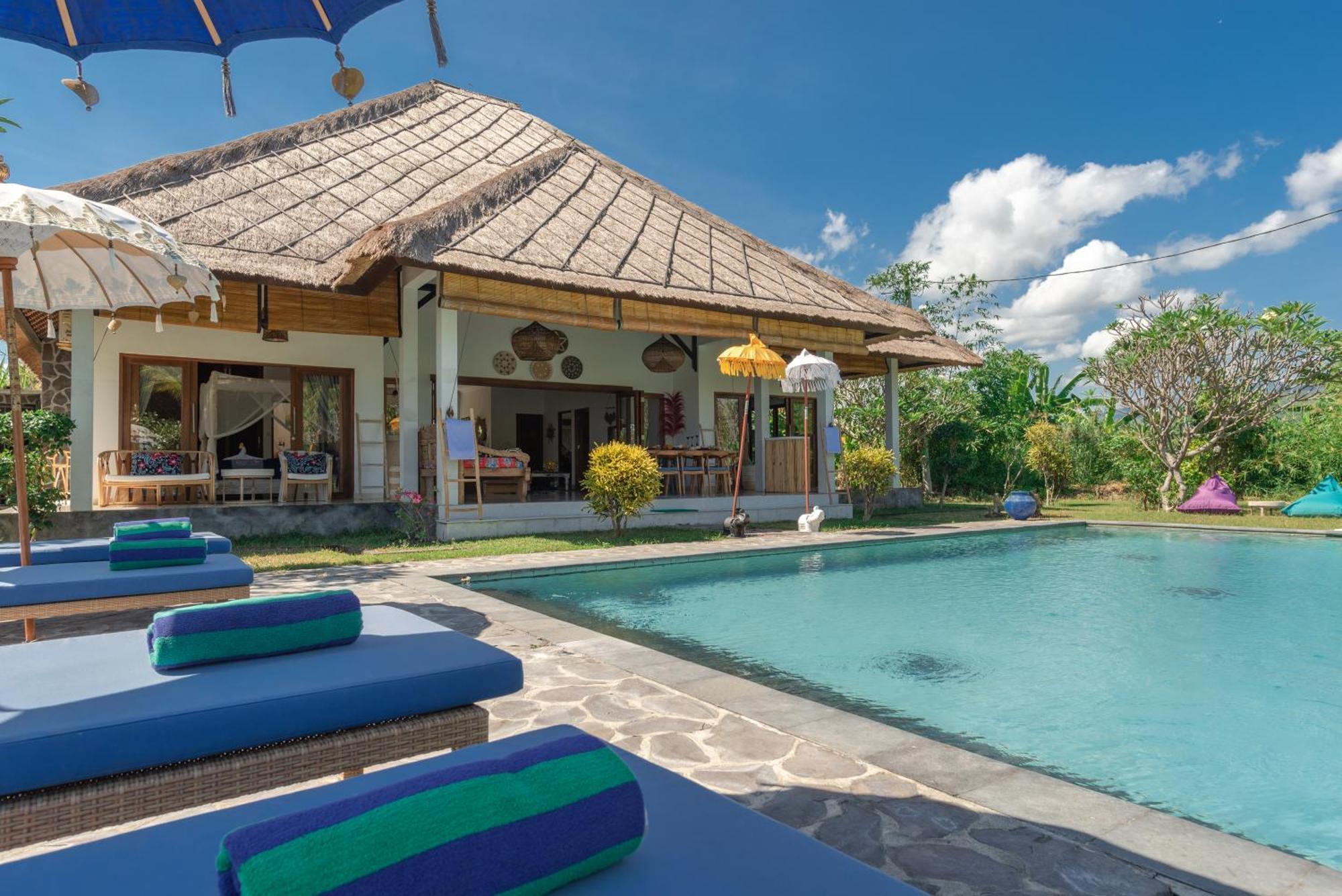 Absolute Beach Front Villa Umeanyar Екстериор снимка