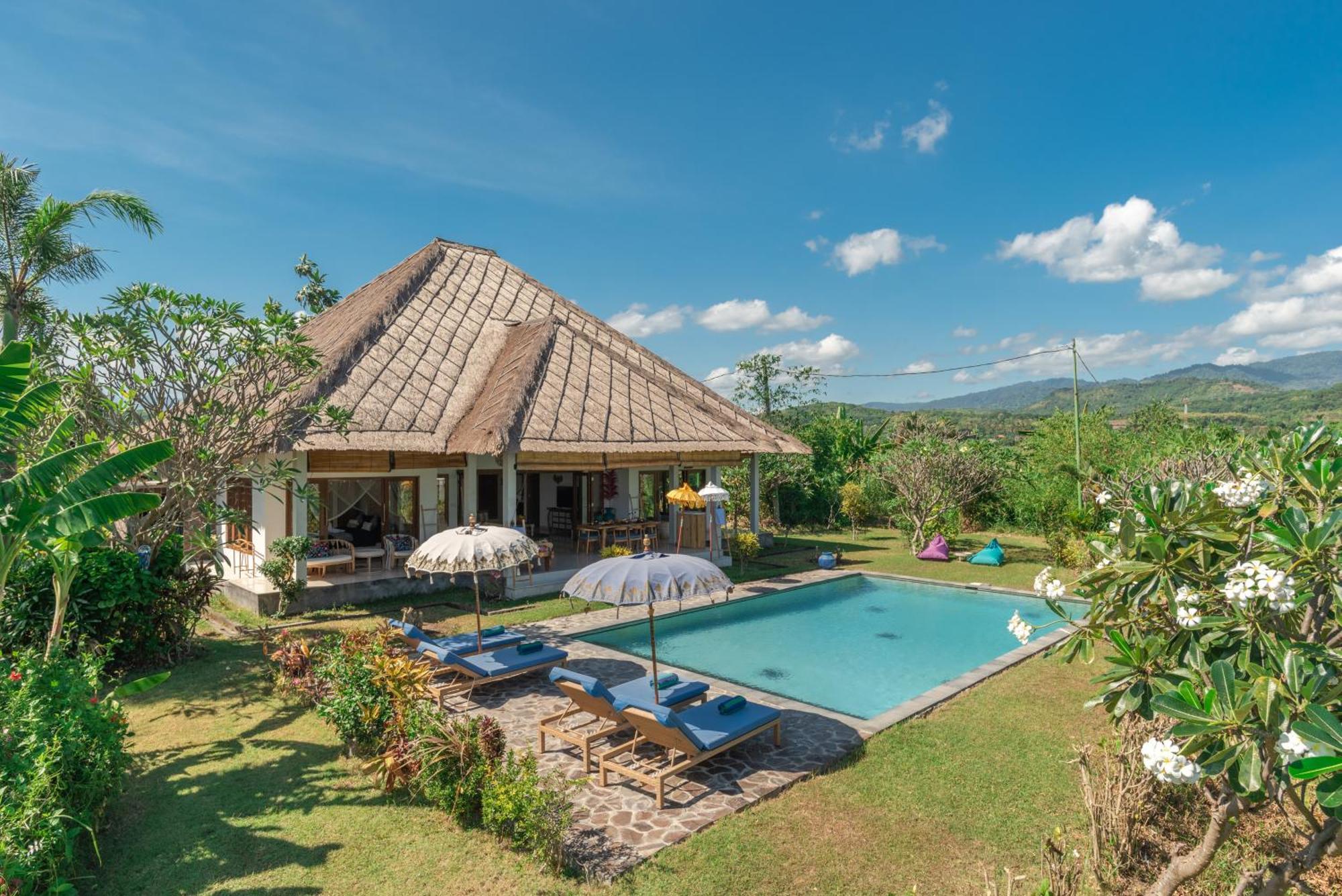 Absolute Beach Front Villa Umeanyar Екстериор снимка