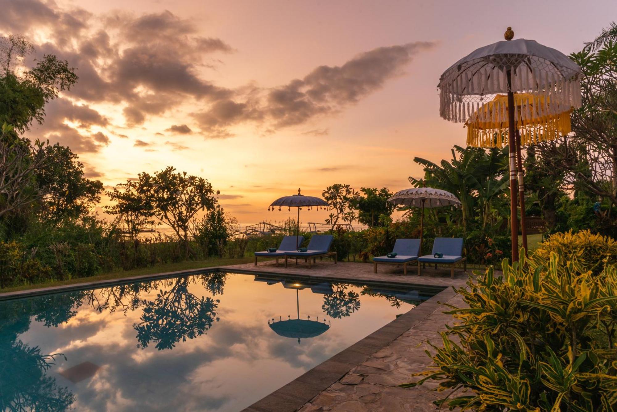 Absolute Beach Front Villa Umeanyar Екстериор снимка